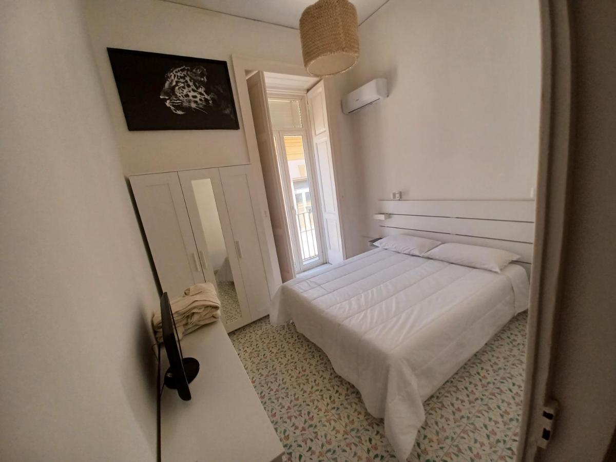 A Casa Di Nonna Ida, Nel Cuore Pulsante Di Napoli Екстер'єр фото
